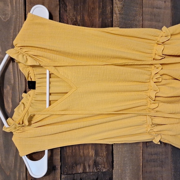 Mustard Yellow sleeveless dress - Picture 2 of 2
